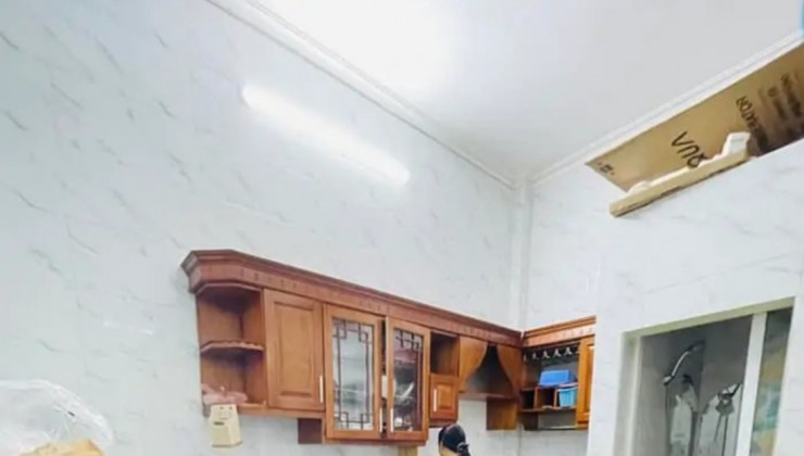 CHO THUÊ NHÀ TRONG NGÕ 170 TAM TRINH, 40M2, 3 TẦNG, 3 NGỦ, 3 WC, 8 TRIỆU - Ở GĐ, NHÓM